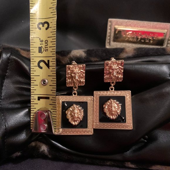 Gorgeous Baroque Lions Head Earrings in Black & Gold - Picture 4 of 5